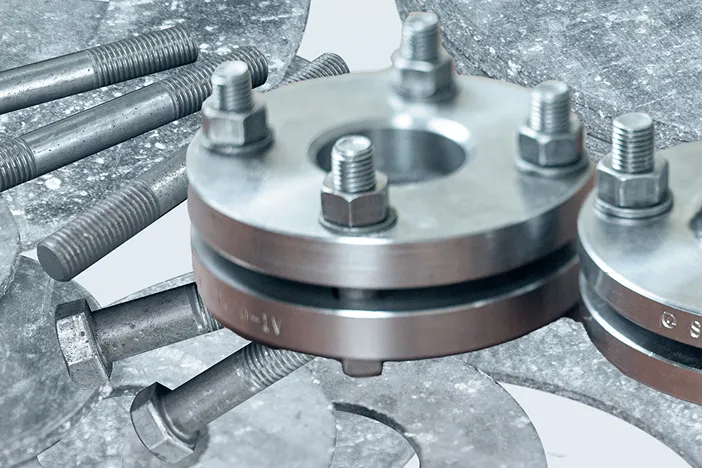 Комплектование фланцев крепежом и прокладками